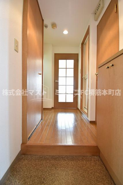 大阪市中央区瓦屋町３丁目の賃貸マンションの玄関