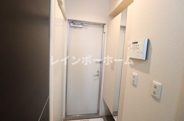 アグスターの玄関