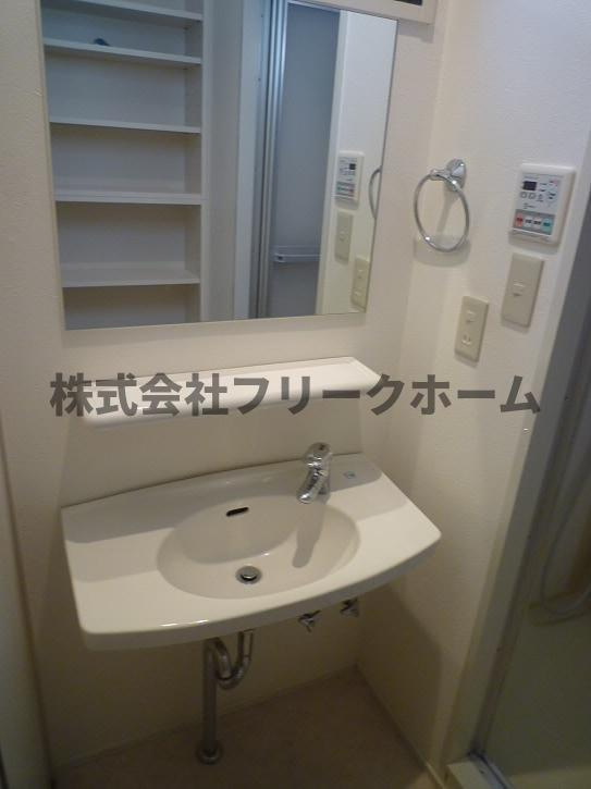 武蔵野市吉祥寺南町３丁目の賃貸マンションの洗面所