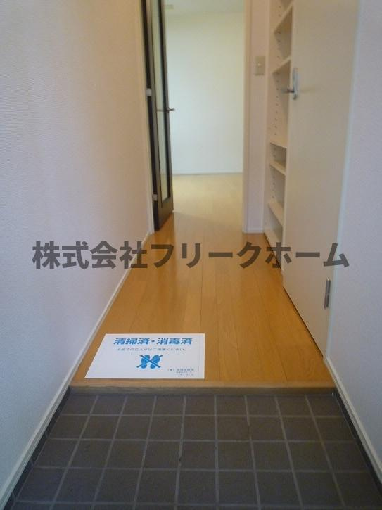 武蔵野市吉祥寺南町３丁目の賃貸マンションの玄関