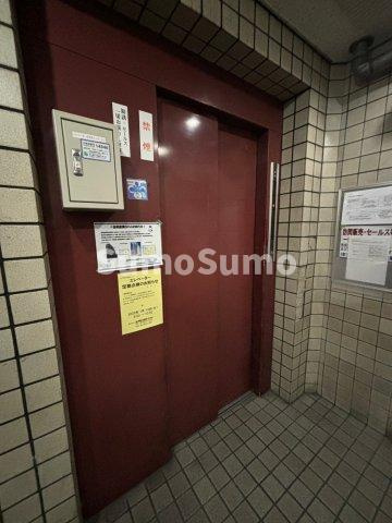 トウセン本町橋ビルのロビー