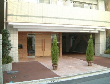 クイーンズレゾン新御徒町のエントランス|ゆとりのあるエントランスです