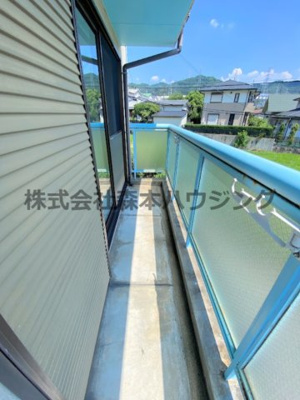 【バルコニー】 | 　ハミングハイツ | 使いやすいL字型バルコニーになっています