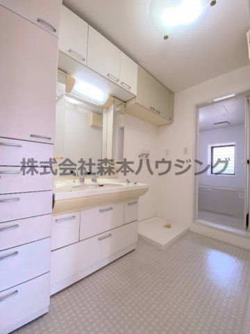 【洗面所】 | 　ハミングハイツ | 広い洗面スペース