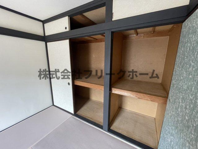 武蔵野市御殿山２丁目のアパートの収納