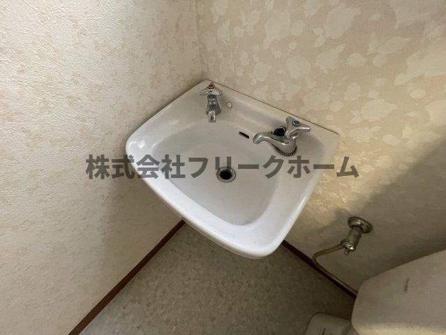 武蔵野市御殿山２丁目のアパートの洗面所