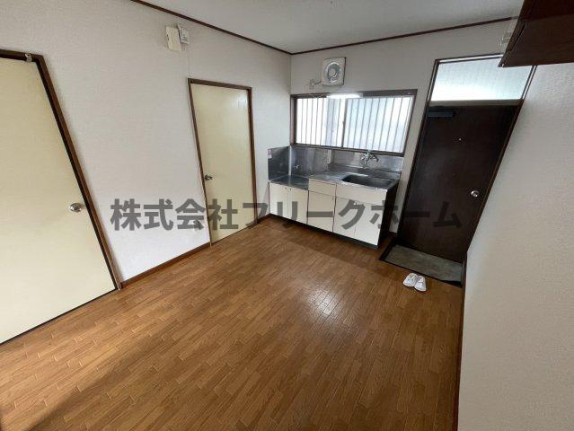 武蔵野市御殿山２丁目のアパートの居間・リビング