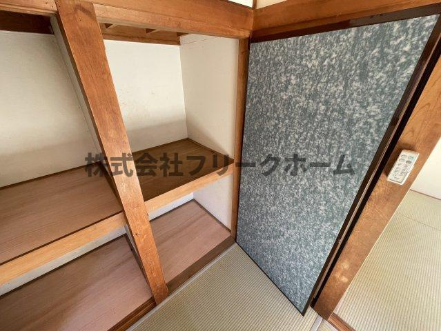 武蔵野市御殿山２丁目のアパートの収納