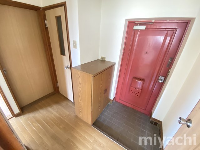 クオリア鷹匠町の玄関