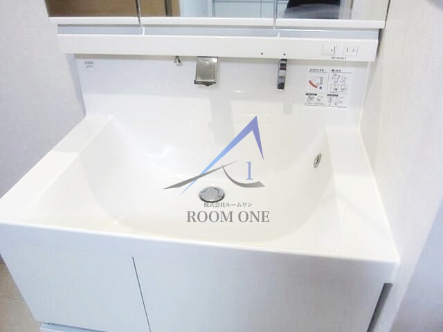 越中島三丁目ハイツ１号棟の洗面所|洗面台です。