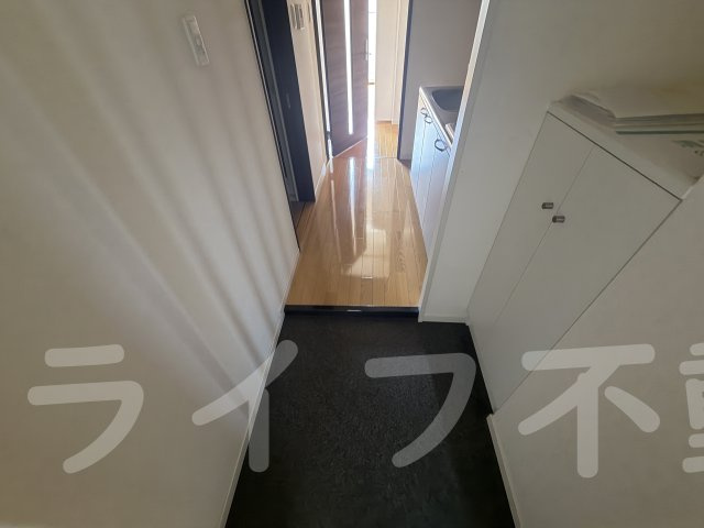 アンギンルマの玄関