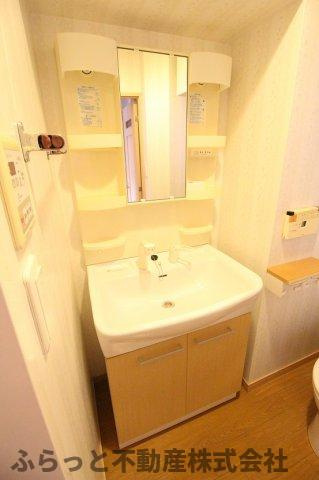 グランドパレスNS-77の洗面所|忙しい朝には欠かせない洗面所です