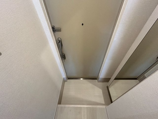 神戸市東灘区深江本町３丁目のアパートの玄関