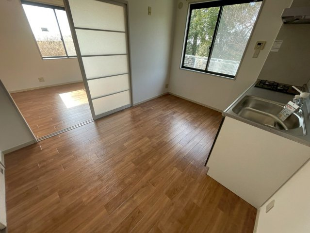 神戸市東灘区住吉山手５丁目のアパートの居間・リビング