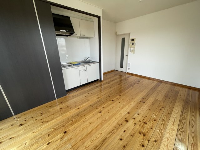 西宮市高木西町の賃貸マンションの居間・リビング