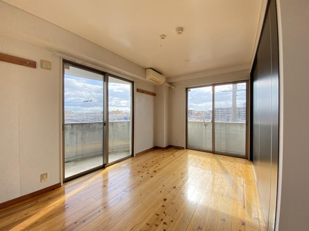 西宮市高木西町の賃貸マンションの居間・リビング