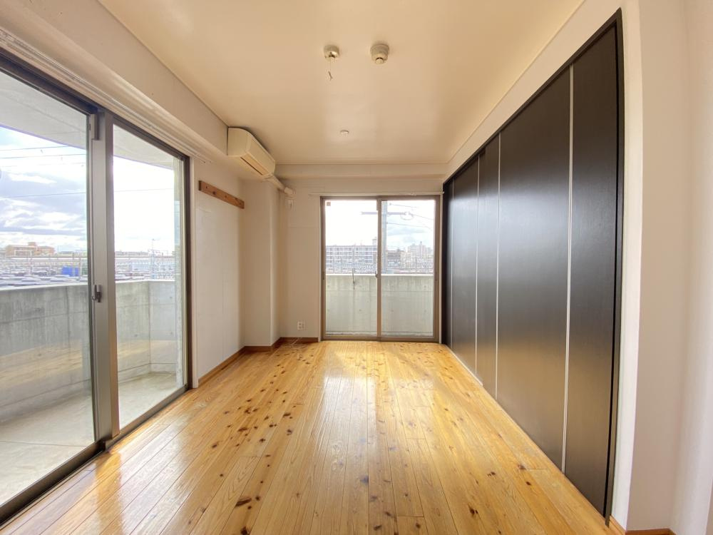 西宮市高木西町の賃貸マンションの居間・リビング