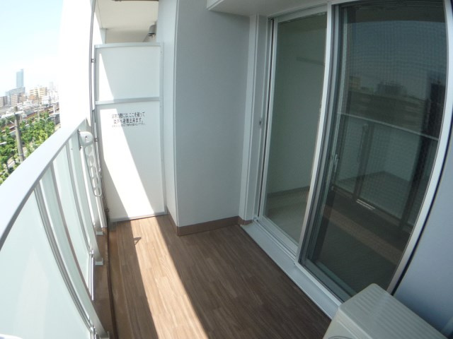 神戸市中央区割塚通２丁目の賃貸マンションのバルコニー|ゆったりとした空間のトイレです