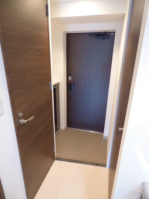 神戸市中央区割塚通２丁目の賃貸マンションの玄関