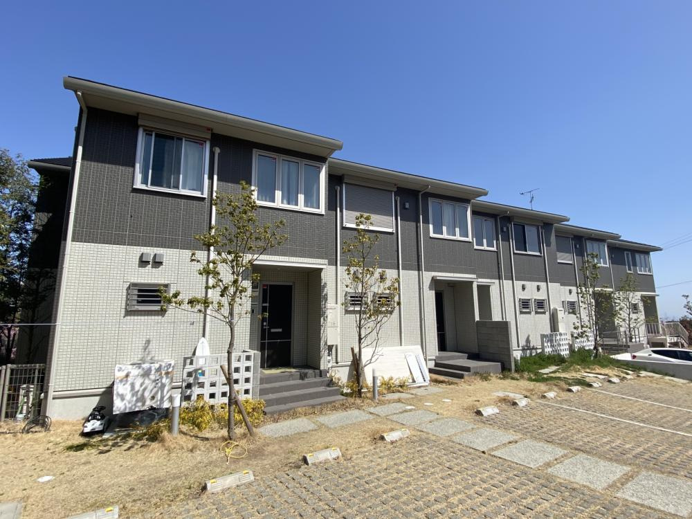 西宮市苦楽園四番町のアパート