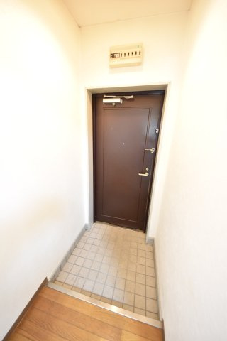 神戸市中央区坂口通７丁目の賃貸マンションの玄関