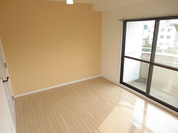 神戸市灘区岩屋北町５丁目の賃貸マンションの居間・リビング