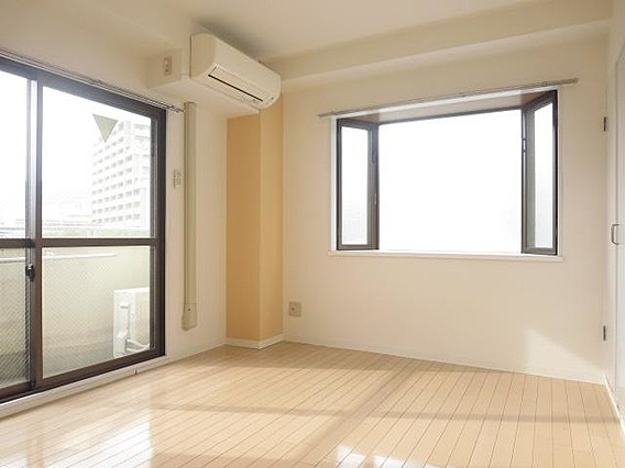 神戸市灘区岩屋北町５丁目の賃貸マンションの居間・リビング
