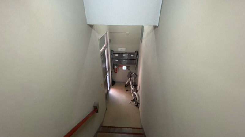 神戸市中央区琴ノ緒町４丁目の賃貸マンションの玄関
