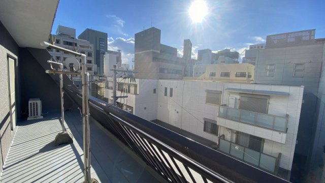 神戸市中央区琴ノ緒町４丁目の賃貸マンションのバルコニー