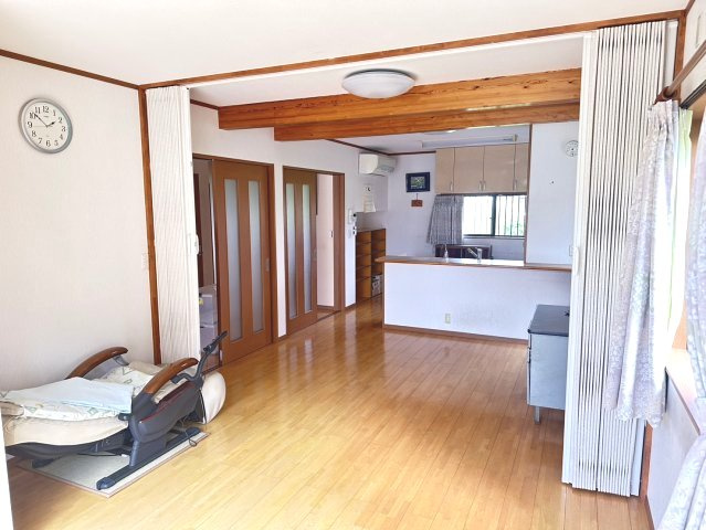 掛川市　二瀬川　中古住宅の居間・リビング|ゆったりとしたLDKです