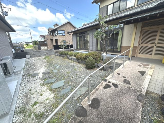 掛川市　二瀬川　中古住宅の駐車場