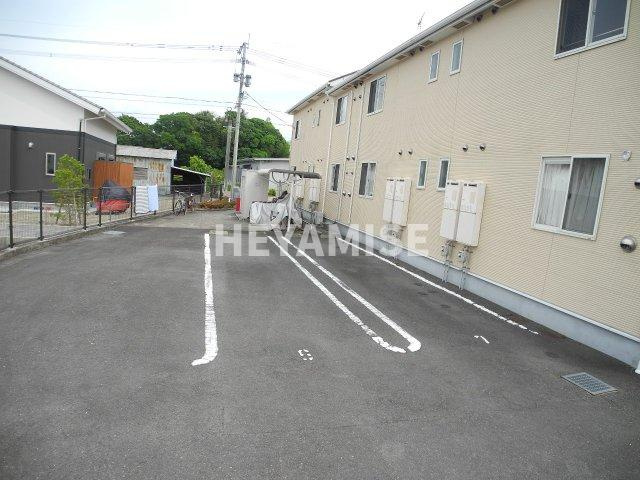 アースリーヒルBの駐車場