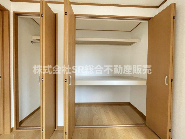 中新開１丁目中古戸建の収納|壁一面の収納で便利です！