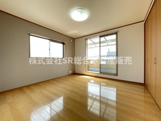 中新開１丁目中古戸建の寝室|3F　7.5帖。落ち着いた雰囲気で寝室にいかがでしょうか？