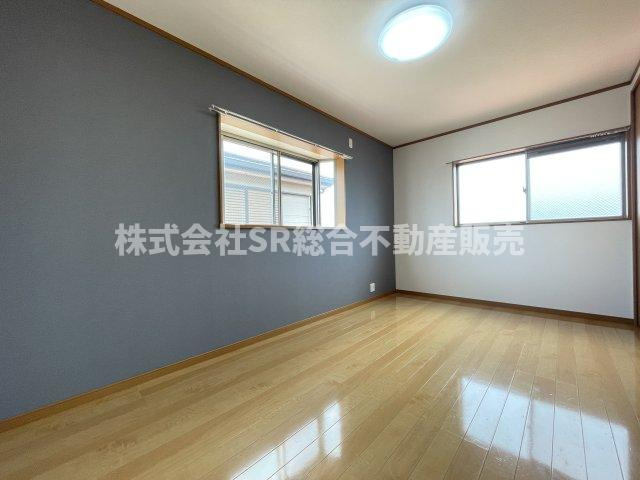 中新開１丁目中古戸建の子供部屋|3F　7.5帖。アクセントクロスが特徴的な洋室です！