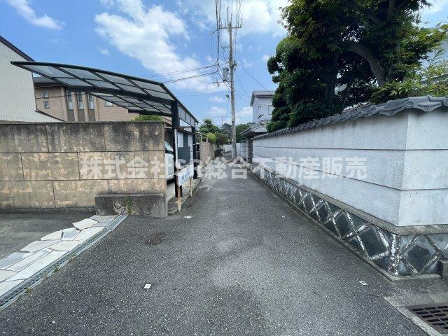 中新開１丁目中古戸建のその他|前面道路含む現地写真です