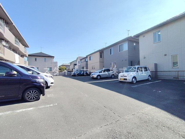 ヴィラウィルの駐車場