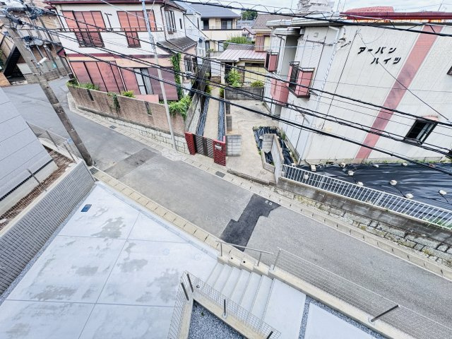 松戸市仲井町１丁目新築戸建【上本郷第二小学校：8分】の展望|6帖洋室前バルコニーより道路側眺望