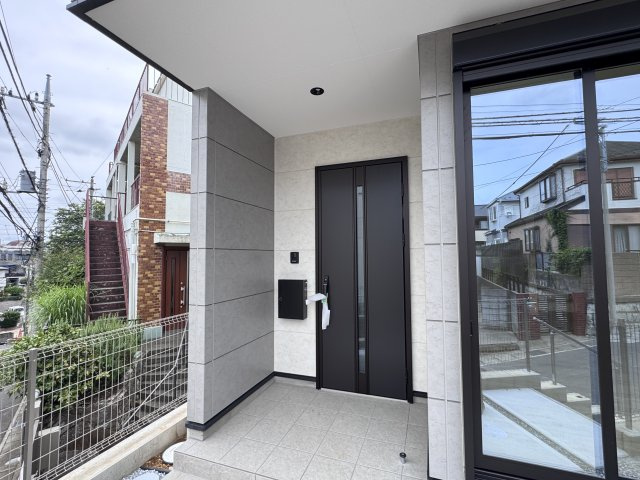 松戸市仲井町１丁目新築戸建【上本郷第二小学校：8分】のエントランス|エントランス・玄関ポーチ