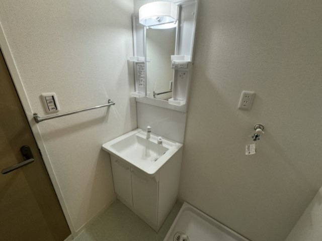 サニーコートBの独立洗面台|※別部屋同間取りのお写真となります。参考にご覧くださいませ。