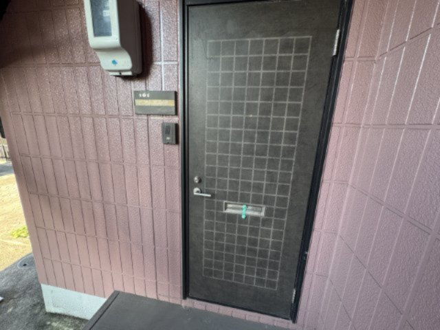 サニーコートBの玄関|※別部屋同間取りのお写真となります。参考にご覧くださいませ。