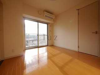 サンシエスタ鶴ヶ峰の居間・リビング|きれいなフローリングのお部屋です！