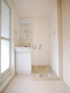 サンシエスタ鶴ヶ峰の独立洗面台|人気の独立洗面台です！