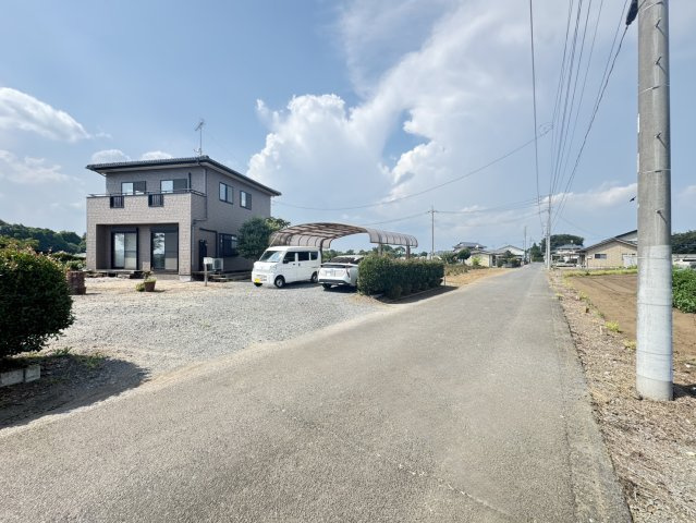 水戸市鯉淵町中古戸建の前面道路含む現地写真