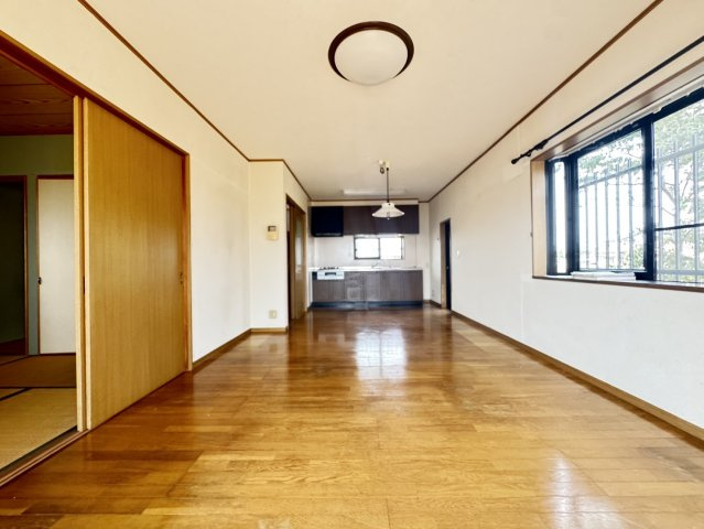 水戸市鯉淵町中古戸建の居間・リビング