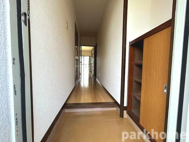 千頭マンションの玄関