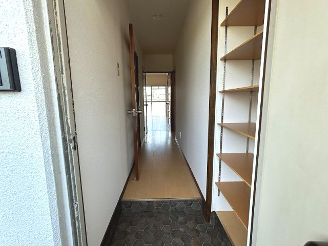 千頭マンションの玄関