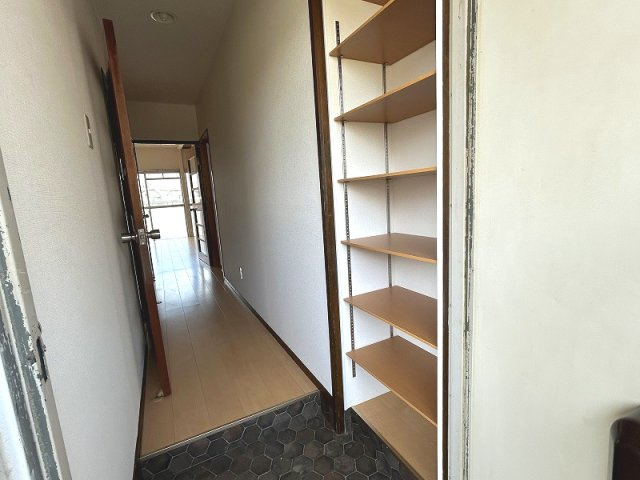 千頭マンションの玄関|シューズボックス