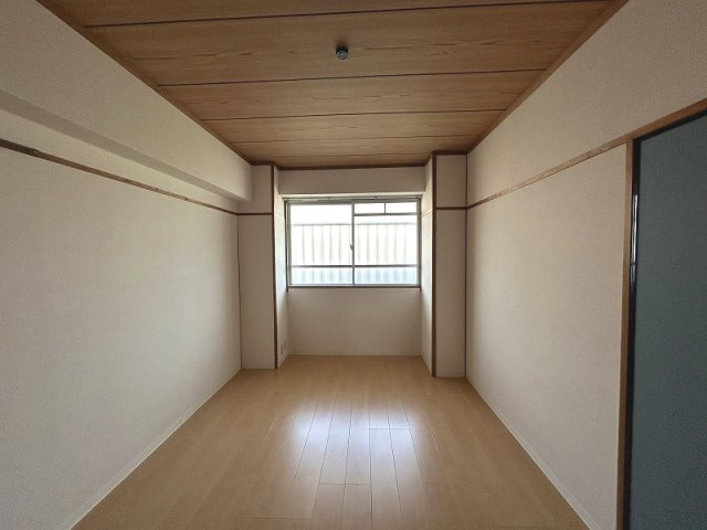 千頭マンションの洋室