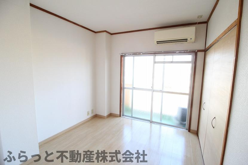 パークサイドビルマンションの居間・リビング|こちらの居間で趣味の時間をお楽しみください
